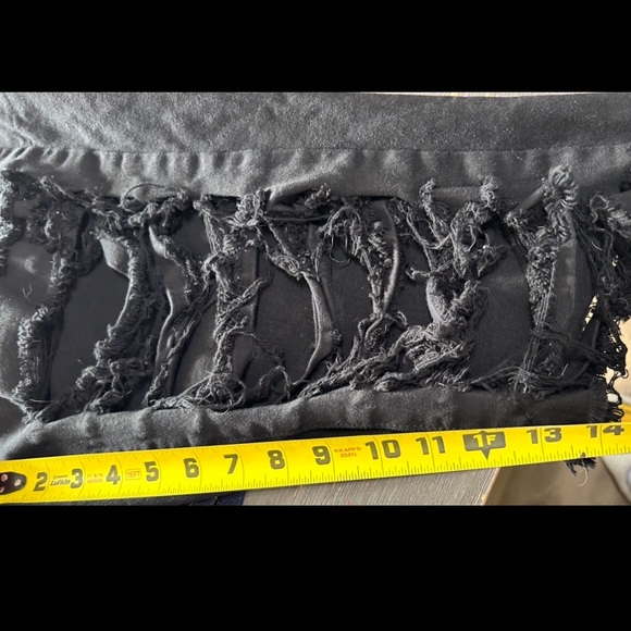 Fashion nova kady Bermuda shorts they are a size 2x I believe and are black - Picture 5 of 5